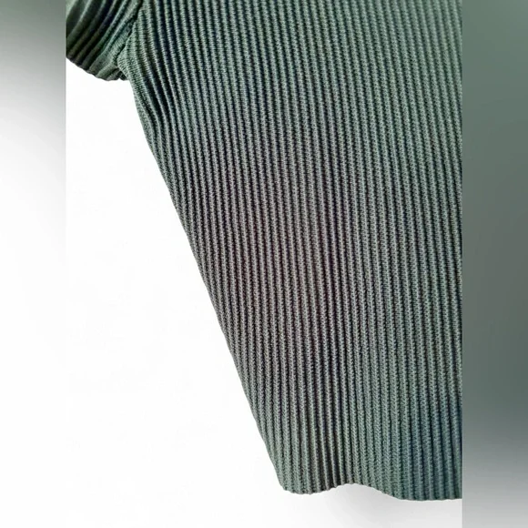 SOLD - Aritzia Babaton | Sculpt Knit Squareneck Top | Gallery Green | Size M - Picture 6 of 8